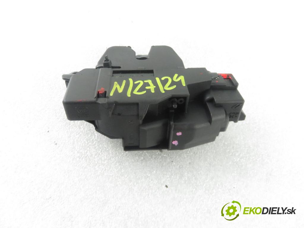 PEUGEOT 5008 II SUV 2018 96,00 1.2 THP PureTech 131 - HNY 1199,00 zámok dveří kufr EL. 9816195380
