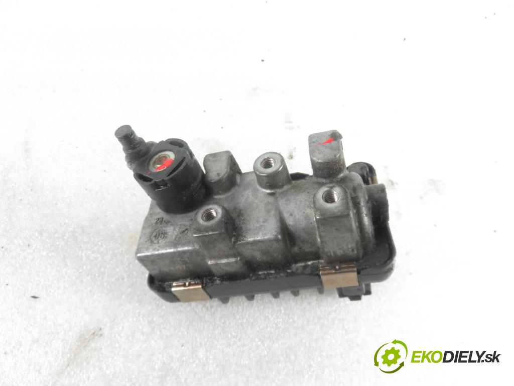 VW TOUAREG (7LA, 7L6, 7L7) SUV 2005 230,00 5.0 V10 TDI PD 313 - AYH 4921,00 nastavovač turba 6NW009228 (Ostatní)