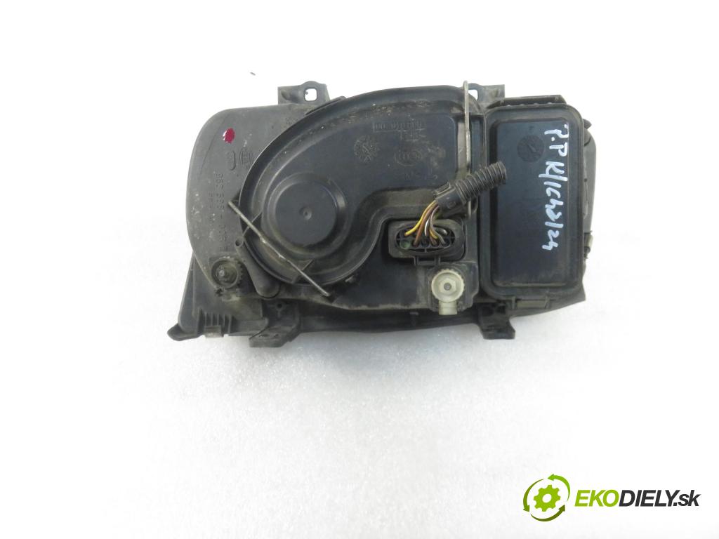VW BORA (1J2) SEDAN 2001 77,00 1.6 16V - AZD 1598,00 Svetlo PP