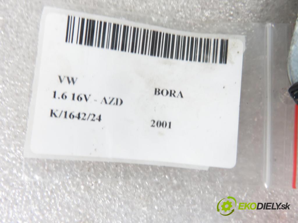 VW BORA (1J2) SEDAN 2001 77,00 1.6 16V - AZD 1598,00 zámok dveří kufr EL. 1J5827425D