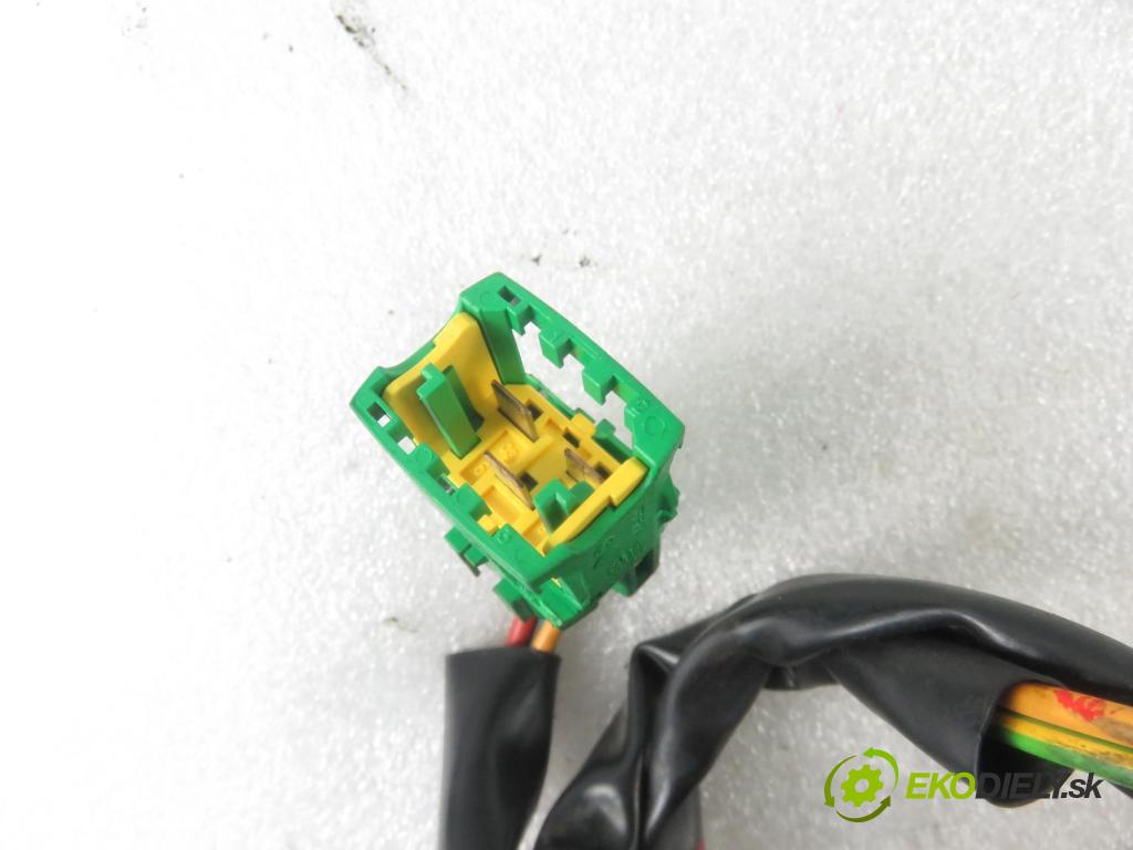 PEUGEOT 1007 (KM_) HB 2005 0,00 1.4 - KFV (TU3A) 1360,00 spinačka N0502455 ; N0501412 (Spínacie skrinky a kľúče)