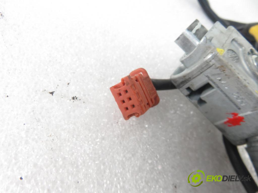 PEUGEOT 1007 (KM_) HB 2005 0,00 1.4 - KFV (TU3A) 1360,00 spinačka N0502455 ; N0501412 (Spínacie skrinky a kľúče)