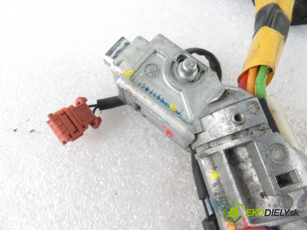 PEUGEOT 1007 (KM_) HB 2005 0,00 1.4 - KFV (TU3A) 1360,00 spinačka N0502455 ; N0501412 (Spínacie skrinky a kľúče)