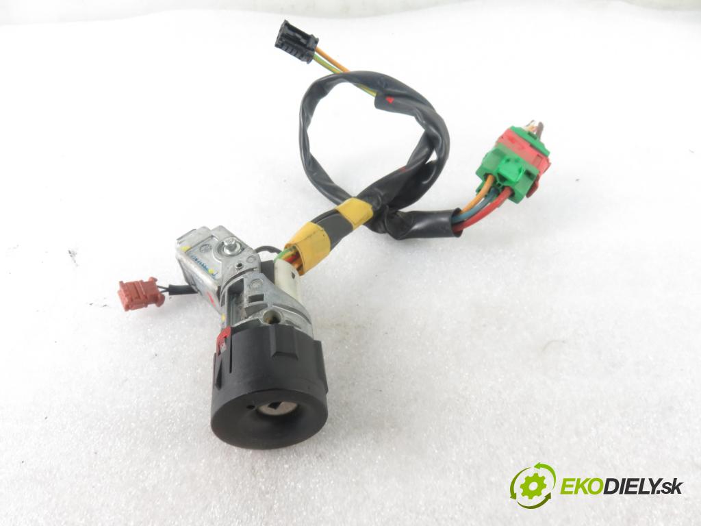 PEUGEOT 1007 (KM_) HB 2005 0,00 1.4 - KFV (TU3A) 1360,00 spinačka N0502455 ; N0501412 (Spínacie skrinky a kľúče)