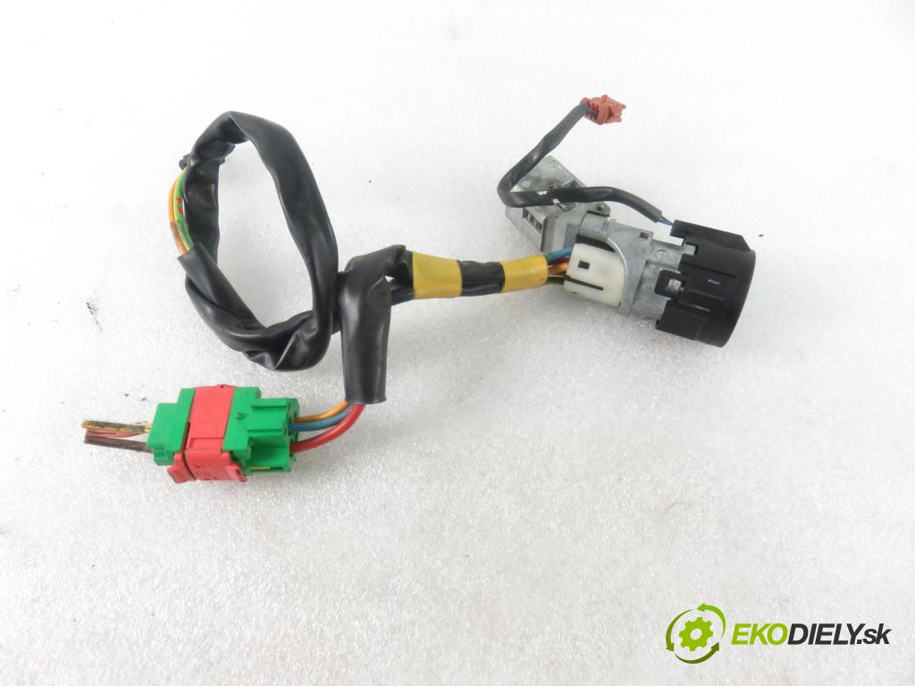 PEUGEOT 1007 (KM_) HB 2005 0,00 1.4 - KFV (TU3A) 1360,00 spinačka N0502455 ; N0501412 (Spínacie skrinky a kľúče)