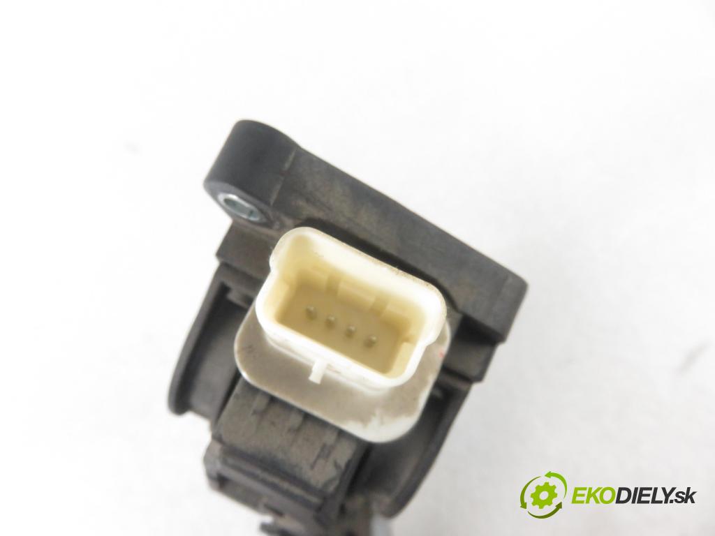 PEUGEOT 1007 (KM_) HB 2005 0,00 1.4 - KFV (TU3A) 1360,00 Potenciometer plynu F00C3E2429 (Pedále)