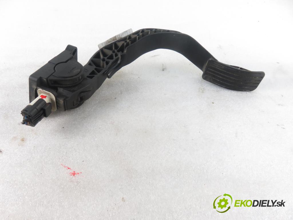 PEUGEOT 1007 (KM_) HB 2005 0,00 1.4 - KFV (TU3A) 1360,00 Potenciometer plynu F00C3E2429 (Pedále)