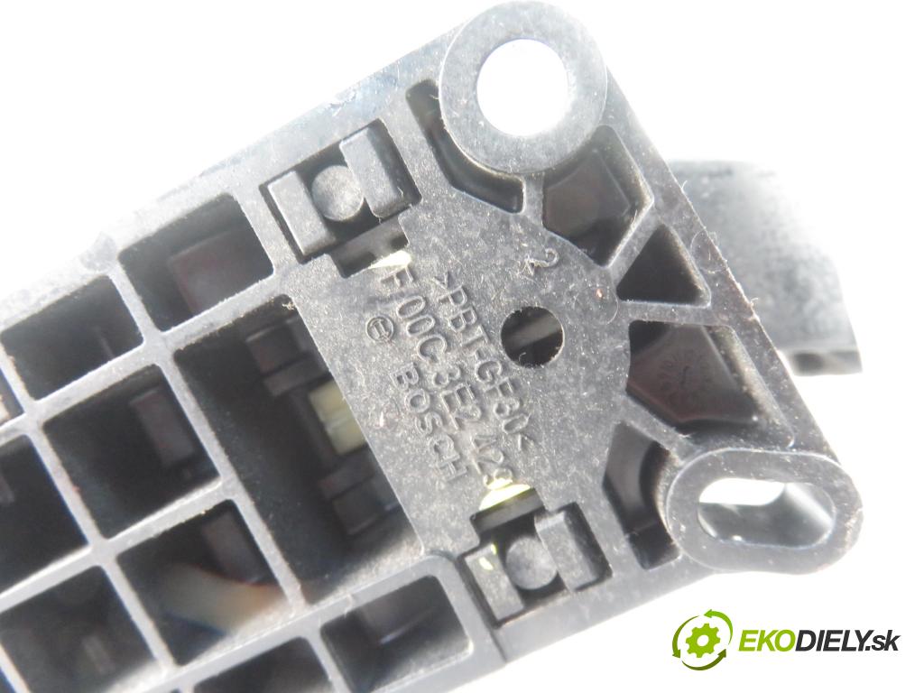 PEUGEOT 1007 (KM_) HB 2005 0,00 1.4 - KFV (TU3A) 1360,00 Potenciometer plynu F00C3E2429 (Pedále)