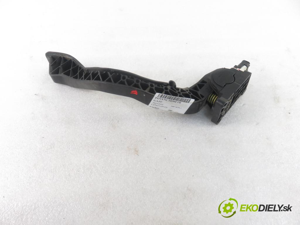 PEUGEOT 1007 (KM_) HB 2005 0,00 1.4 - KFV (TU3A) 1360,00 Potenciometer plynu F00C3E2429 (Pedále)