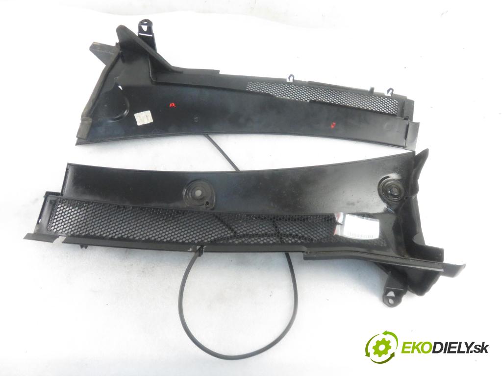 PEUGEOT 5008 II SUV 2018 96,00 1.2 THP PureTech 131 - HNY 1199,00 Torpédo, plast pod čelné okno 98101165XT ; 98101164XT ; 98112478XT (Torpéda)