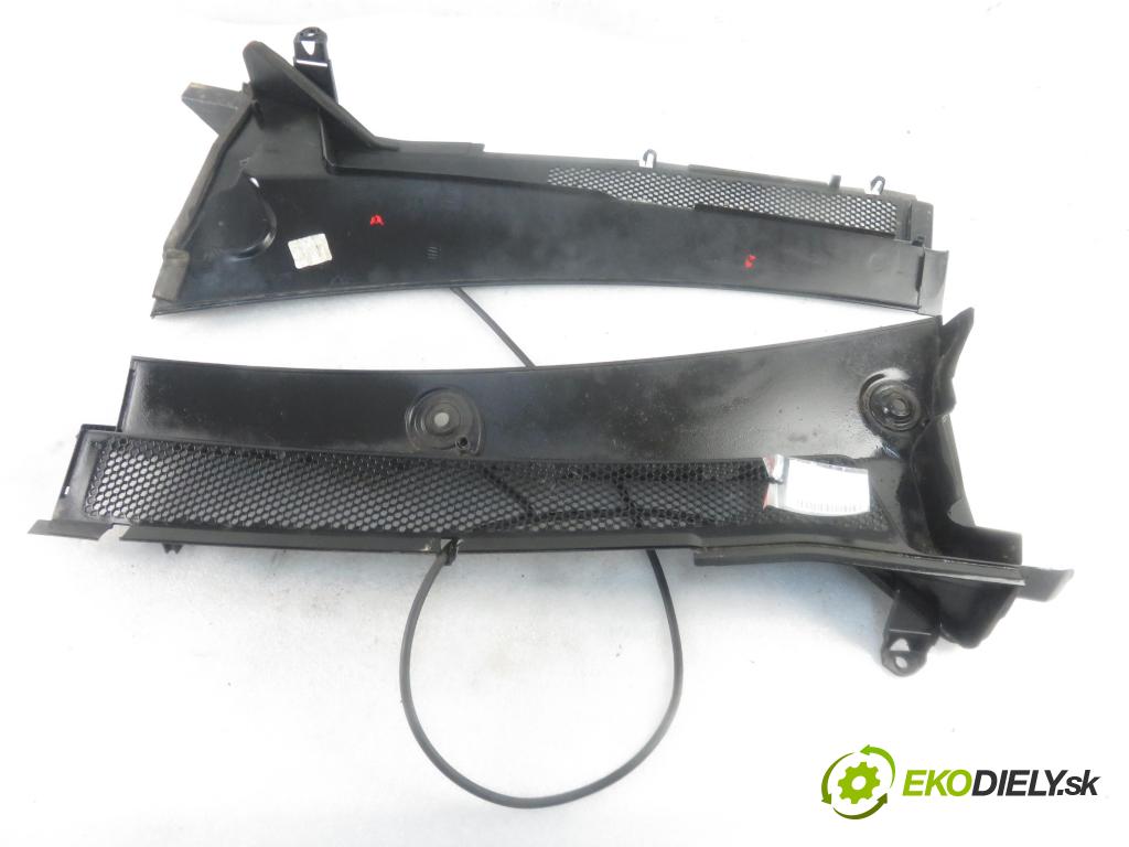 PEUGEOT 5008 II SUV 2018 96,00 1.2 THP PureTech 131 - HNY 1199,00 Torpédo, plast pod čelné okno 98101165XT ; 98101164XT ; 98112478XT (Torpéda)