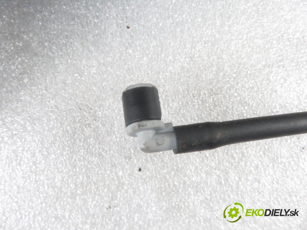 PEUGEOT 5008 II SUV 2018 96,00 1.2 THP PureTech 131 - HNY 1199,00 Torpédo, plast pod čelné okno 98101165XT ; 98101164XT ; 98112478XT (Torpéda)