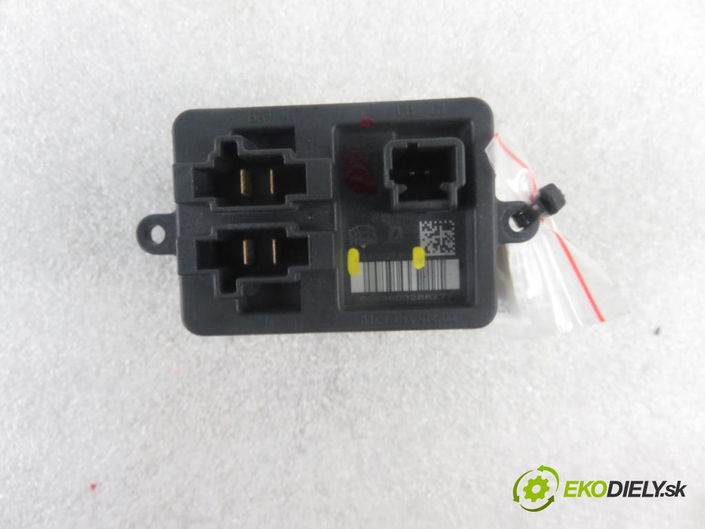 PEUGEOT 5008 II SUV 2018 96,00 1.2 THP PureTech 131 - HNY 1199,00 rezistor / reostat kúrenia A43002900