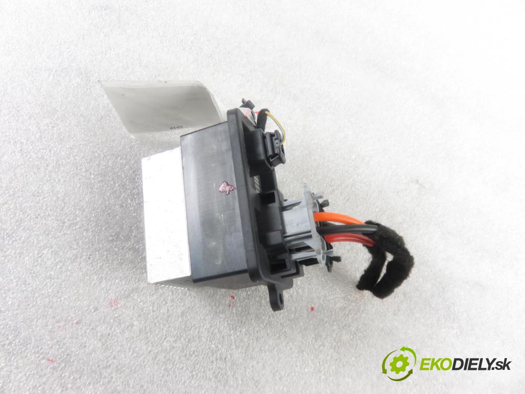 PEUGEOT 5008 II SUV 2018 96,00 1.2 THP PureTech 131 - HNY 1199,00 rezistor / reostat kúrenia A43002900