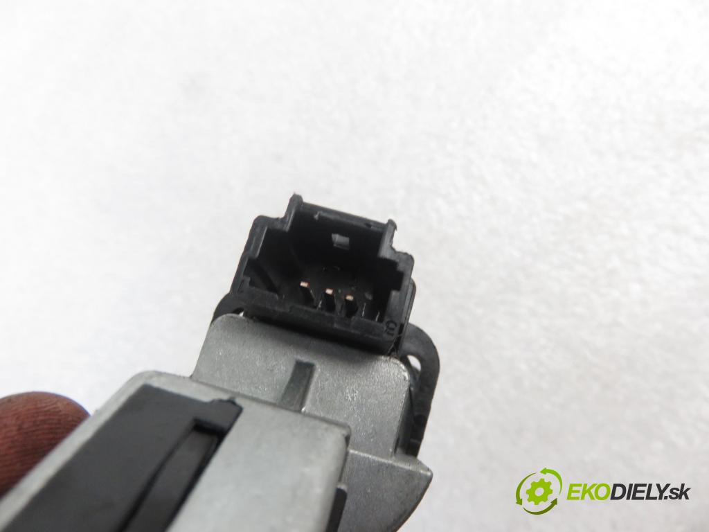 PEUGEOT 308 SW KOMBI 2008 103,00 1.6 THP 140 - 5FT (EP6DT) 1598,00 spinačka 36410600 ; 9663123280 (Spínacie skrinky a kľúče)