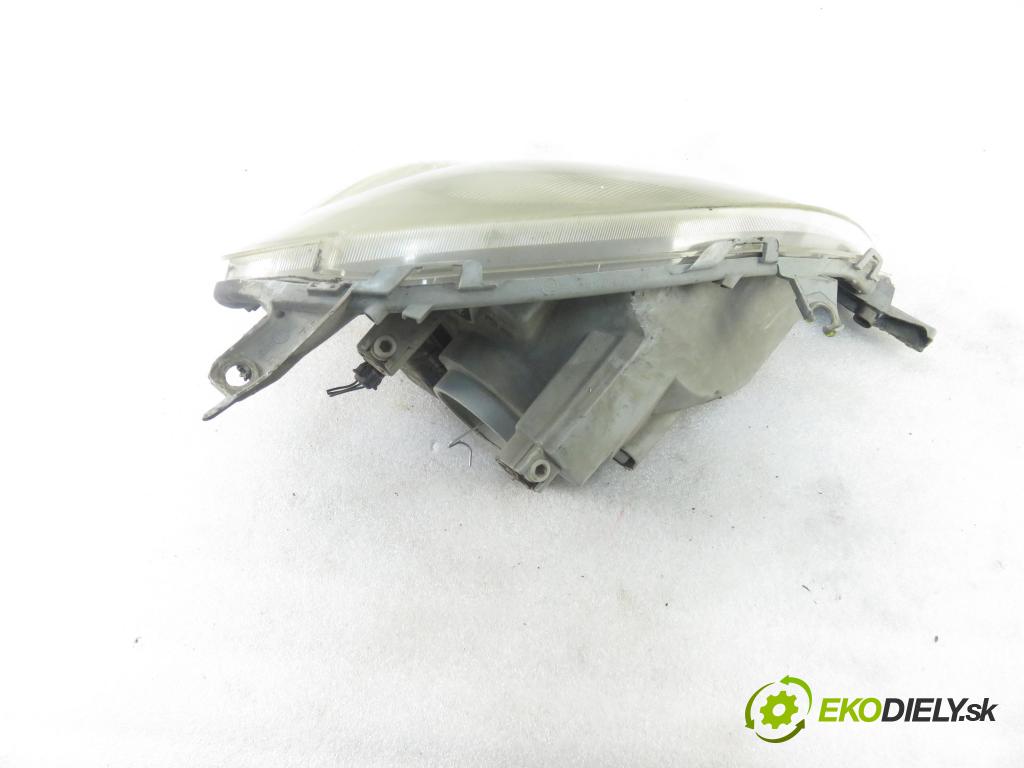TOYOTA YARIS (_P1_) HB 2001 50,00 1.0 VVT- i 68 - 1SZ-FE 998,00 Svetlo LP 0821211F7L