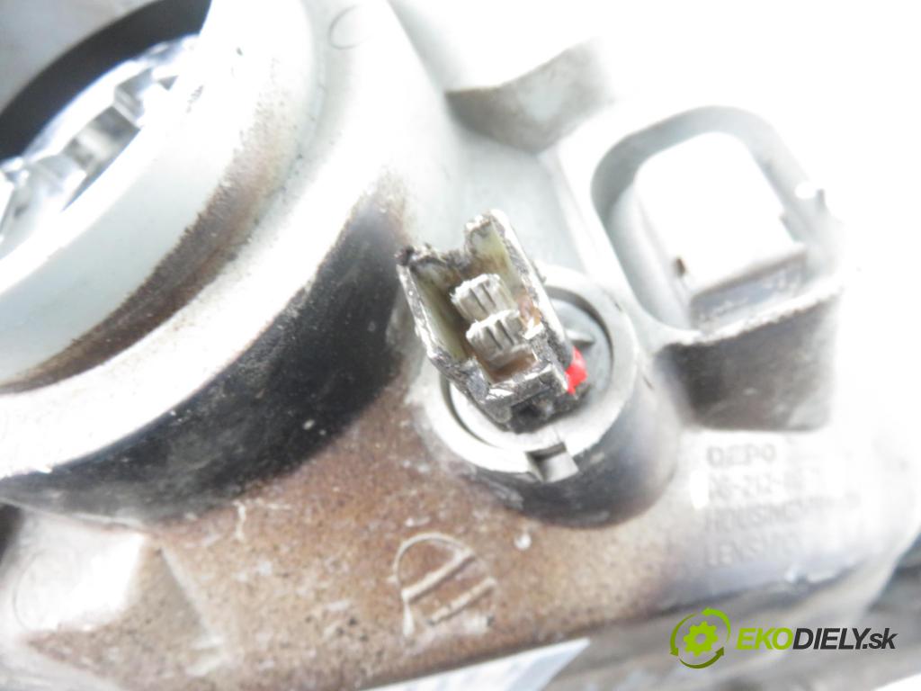 TOYOTA YARIS (_P1_) HB 2001 50,00 1.0 VVT- i 68 - 1SZ-FE 998,00 Svetlo LP 0821211F7L
