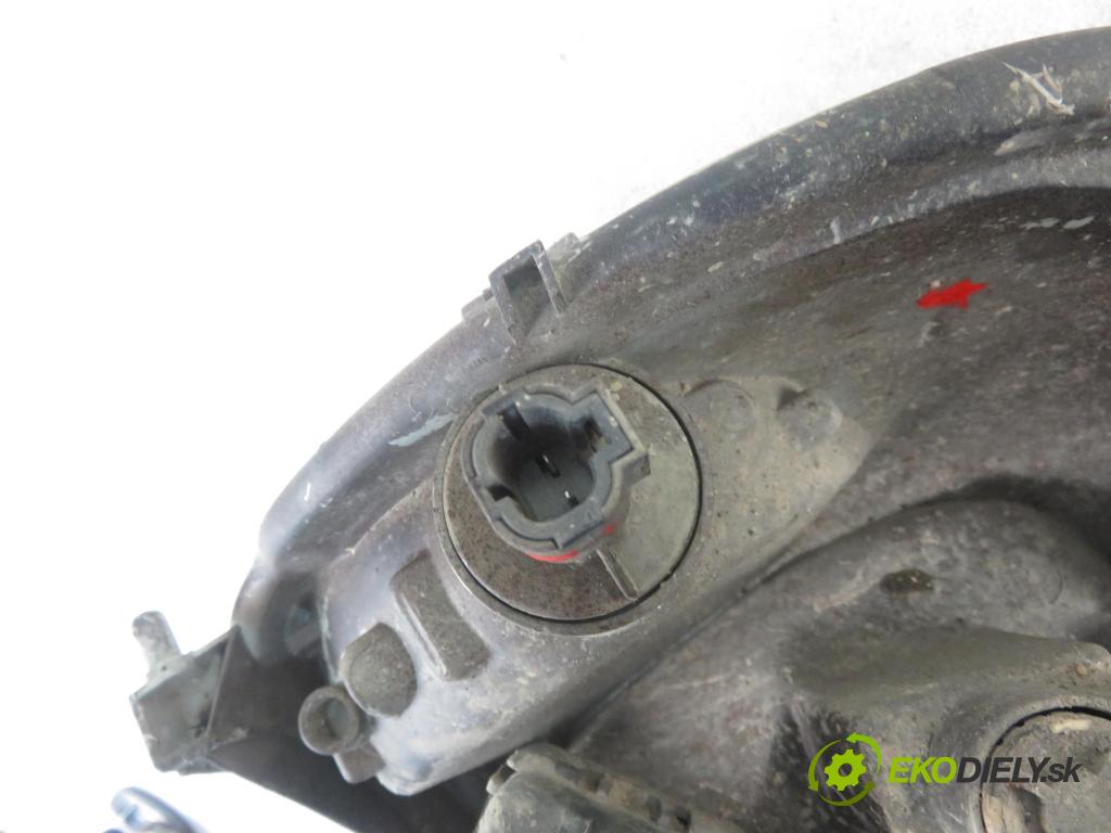 TOYOTA YARIS (_P1_) HB 2001 50,00 1.0 VVT- i 68 - 1SZ-FE 998,00 Svetlo LP 0821211F7L