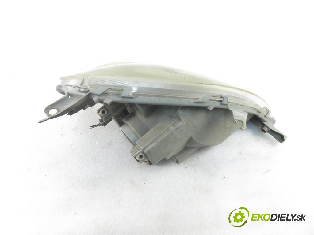 TOYOTA YARIS (_P1_) HB 2001 50,00 1.0 VVT- i 68 - 1SZ-FE 998,00 Svetlo LP 0821211F7L