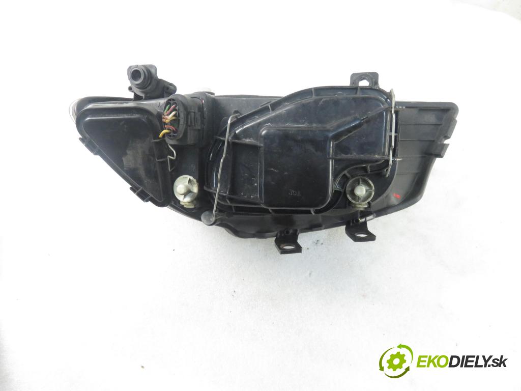SEAT IBIZA III (6L1) HB 2005 74,00 1.4 16V - BBZ 1390,00 Svetlo PP 