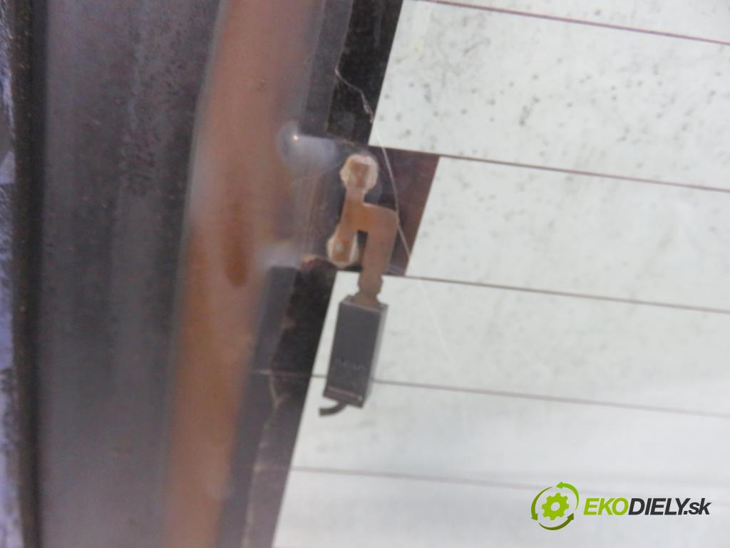 NISSAN TERRANO II (R20) TERENOWY 1995 91,00 2.4 i 12V 4WD 124 - KA24E 2389,00 Okno zadné kapota