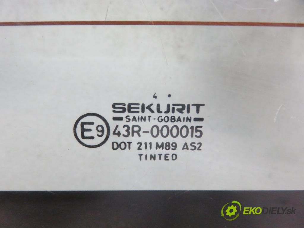 NISSAN TERRANO II (R20) TERENOWY 1995 91,00 2.4 i 12V 4WD 124 - KA24E 2389,00 Okno zadné kapota