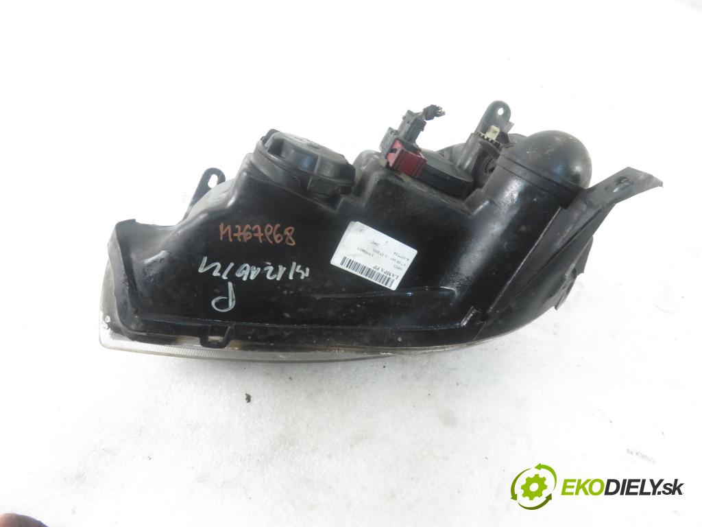 OPEL COMBO C FURGON 2002 48,00 1.7 DI 16V - Y 17 DTL 1686,00 Svetlo PP