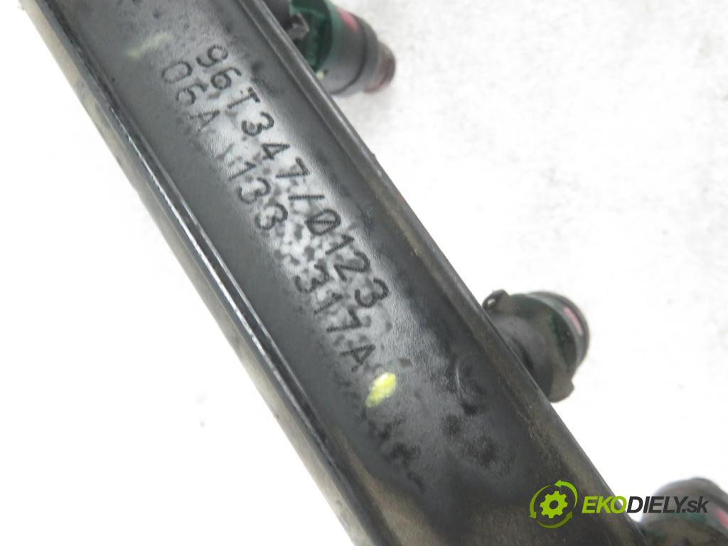 AUDI A3 (8L1) HB 1997 74,00 1.6 - AKL 1595,00 Lišta vstrekovacia 06A133317A ; 037906031AA (Vstrekovacie lišty)