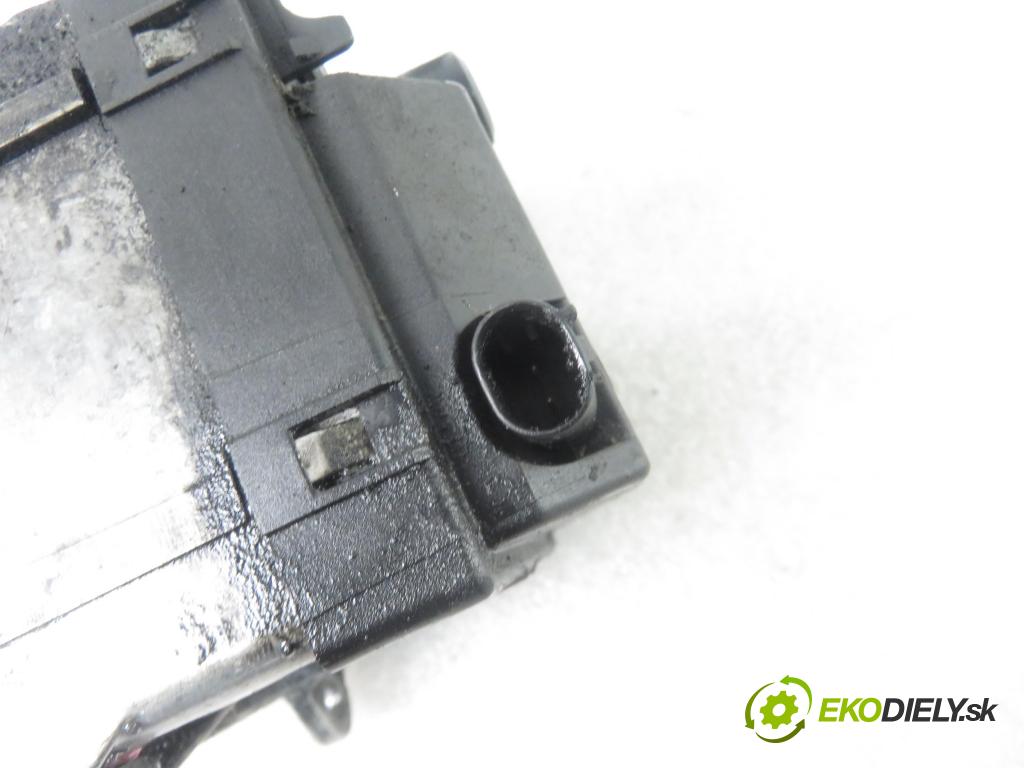 MERCEDES-BENZ KLASA C (W203) SEDAN 2000 105,00 C 220 CDI 143 - OM 611.962 2148,00 vody 0001591504 (Ohřívání, ventilace)