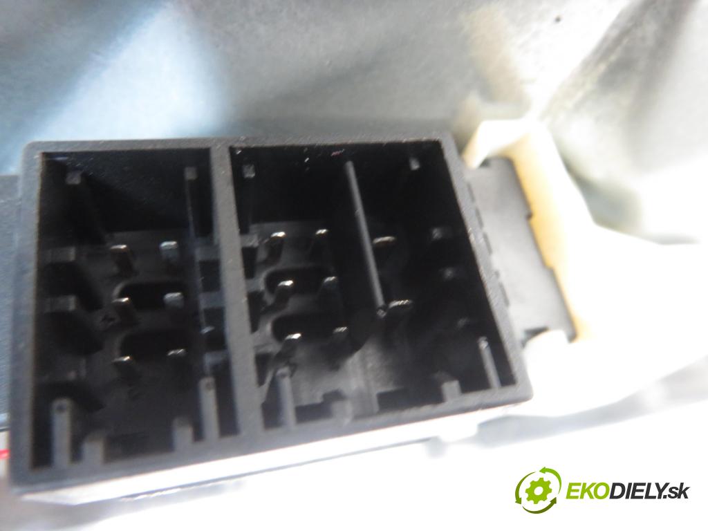 SEAT IBIZA III (6L1) HB 2005 74,00 1.4 16V - BBZ 1390,00 mechanismus oken PPE 3D 6L3837752CQ