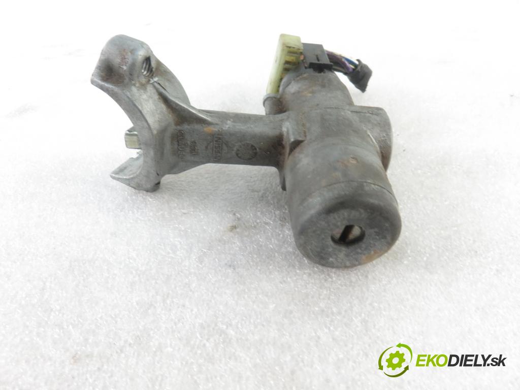 NISSAN TERRANO II (R20) TERENOWY 1995 91,00 2.4 i 12V 4WD 124 - KA24E 2389,00 spinačka  (Spínacie skrinky a kľúče)