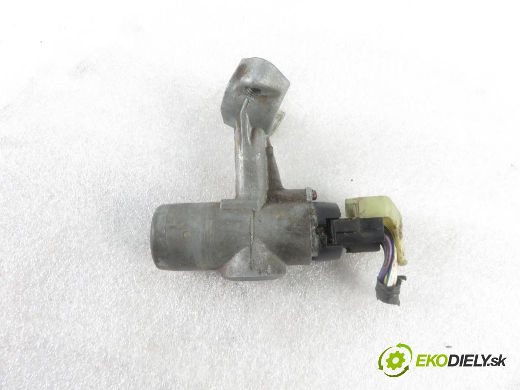 NISSAN TERRANO II (R20) TERENOWY 1995 91,00 2.4 i 12V 4WD 124 - KA24E 2389,00 spinačka  (Spínacie skrinky a kľúče)