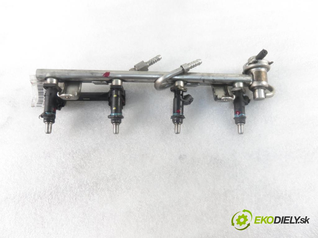 AUDI A4 Avant (8E5, B6) KOMBI 2002 96,00 2 - ALT 1984,00 Lišta vstrekovacia 06B133551K (Vstrekovacie lišty)