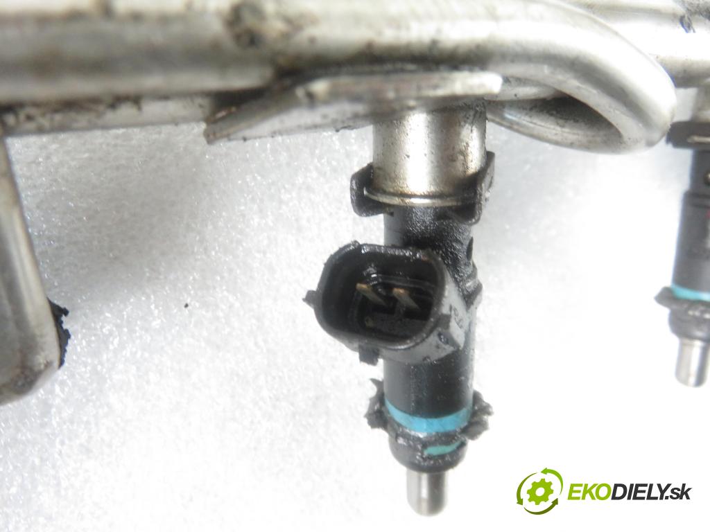 AUDI A4 Avant (8E5, B6) KOMBI 2002 96,00 2 - ALT 1984,00 Lišta vstrekovacia 06B133551K (Vstrekovacie lišty)