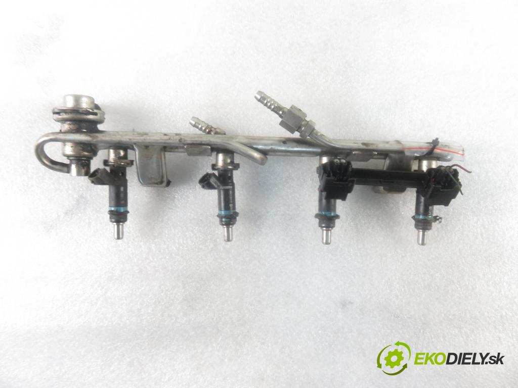 AUDI A4 Avant (8E5, B6) KOMBI 2002 96,00 2 - ALT 1984,00 Lišta vstrekovacia 06B133551K (Vstrekovacie lišty)