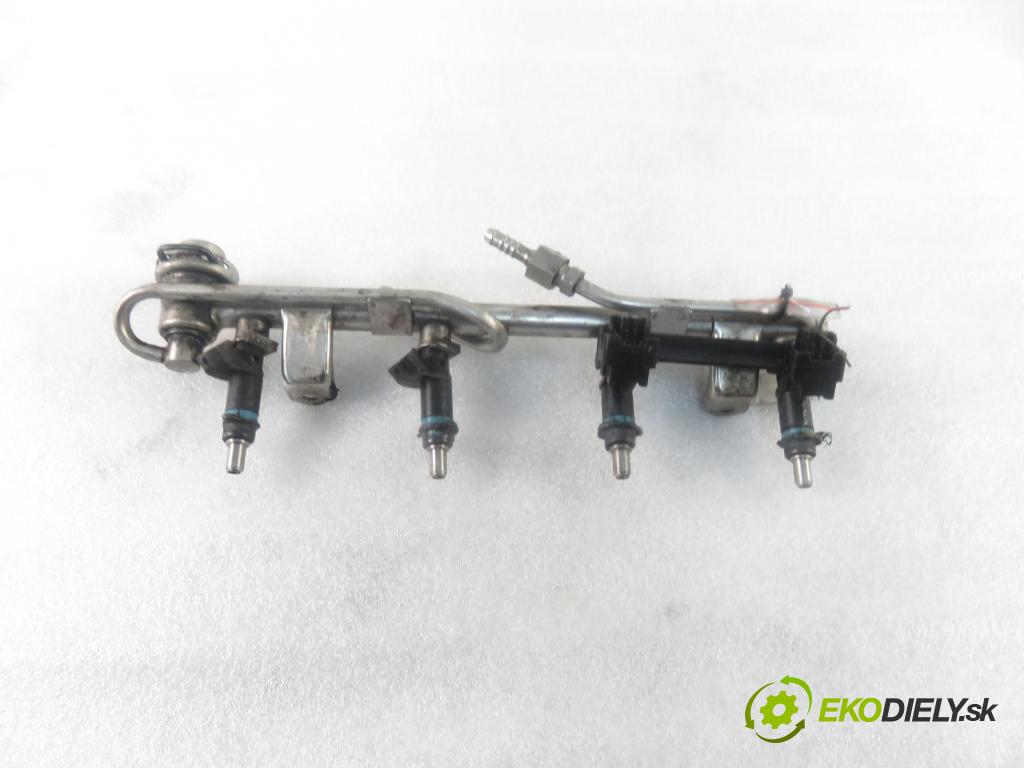 AUDI A4 Avant (8E5, B6) KOMBI 2002 96,00 2 - ALT 1984,00 Lišta vstrekovacia 06B133551K (Vstrekovacie lišty)