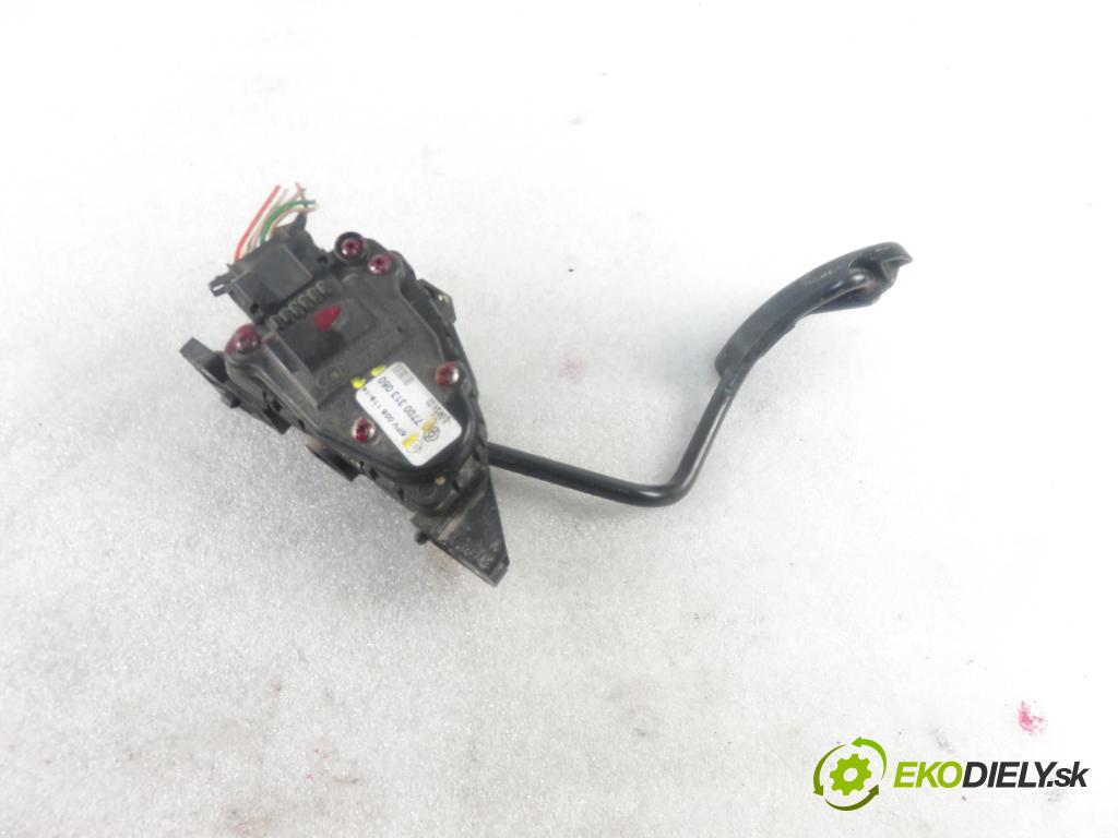 NISSAN PRIMASTAR Autobus (X83) BUS 2003 74,00 1.9 dCi 100 - F9Q 760 1870,00 Potenciometer plynu 7700313060 ; 6PV00811914 (Pedále)