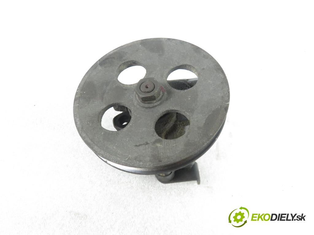 NISSAN TERRANO II (R20) TERENOWY 1995 91,00 2.4 i 12V 4WD 124 - KA24E 2389,00 Pumpa servočerpadlo (Servočerpadlá, pumpy riadenia)