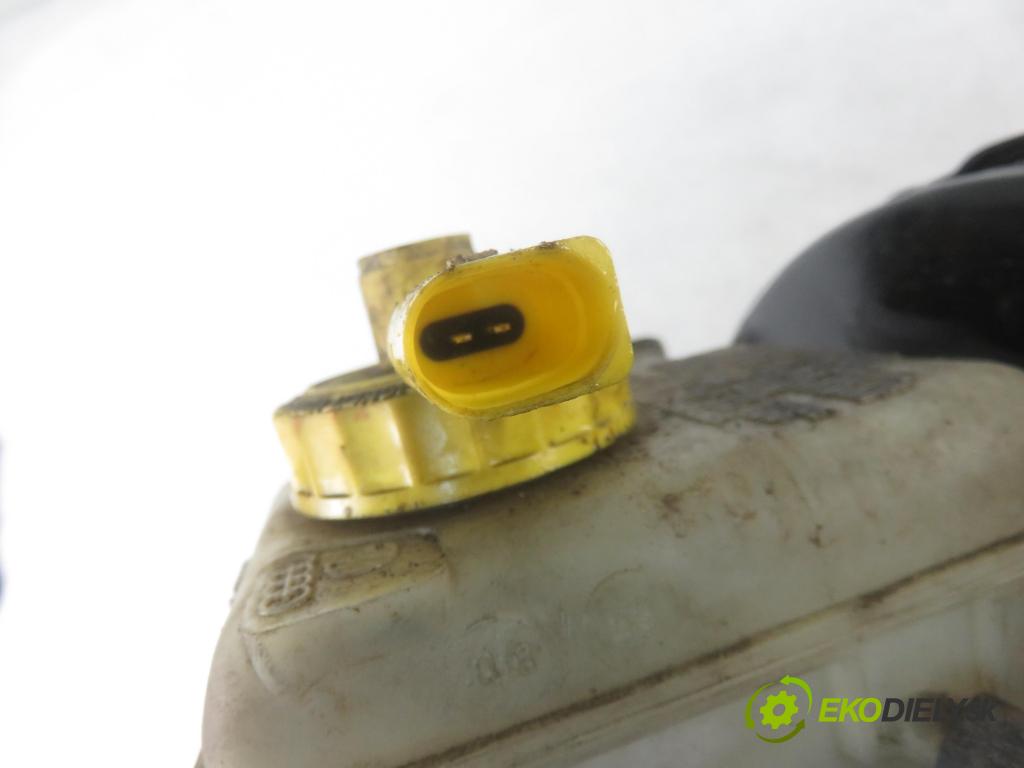 VW GOLF IV (1J1) HB 1999 92,00 1.8 4motion - AGN 1781,00 Posilovač 1J1814105J (Servočerpadlá, pumpy riadenia)