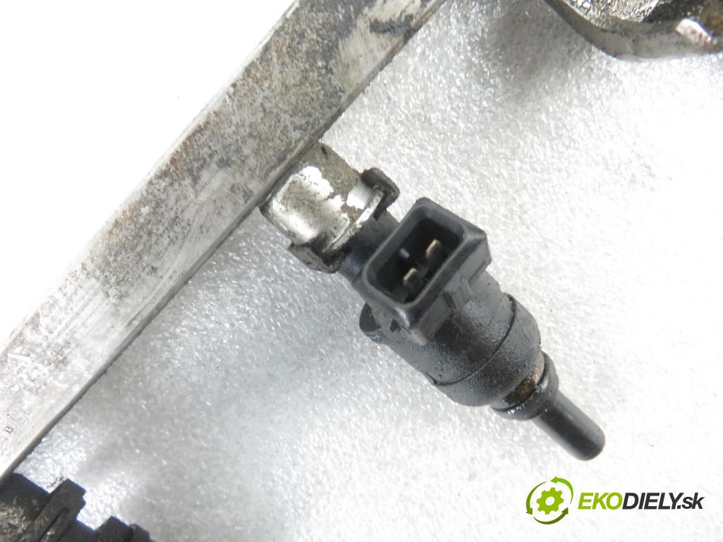 AUDI A3 (8L1) HB 1997 92,00 1.8 - AGN 1781,00 Lišta vstrekovacia 06A906031D (Vstrekovacie lišty)