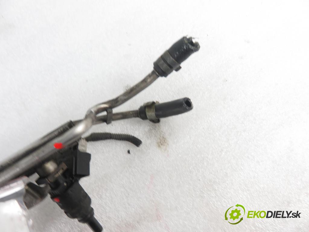 AUDI A3 (8L1) HB 1997 92,00 1.8 - AGN 1781,00 Lišta vstrekovacia 06A906031D (Vstrekovacie lišty)