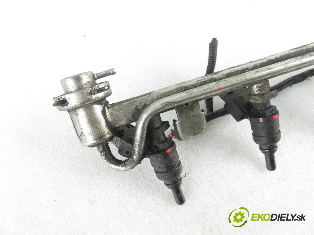 AUDI A3 (8L1) HB 1997 92,00 1.8 - AGN 1781,00 Lišta vstrekovacia 06A906031D (Vstrekovacie lišty)