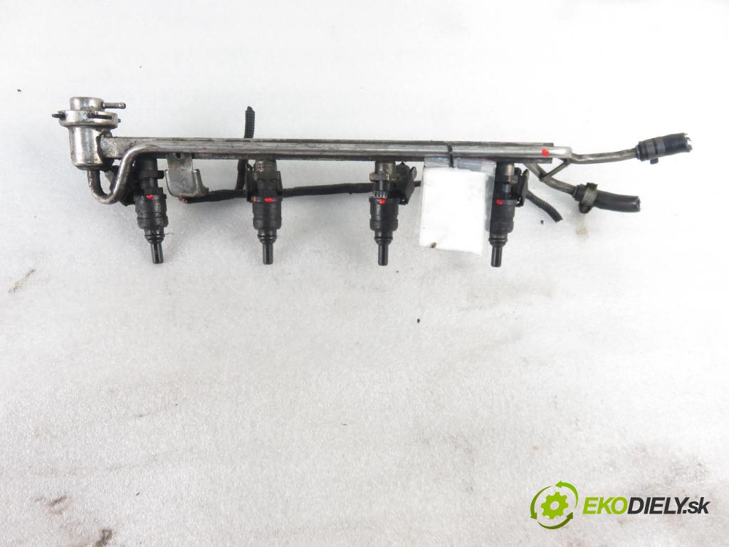 AUDI A3 (8L1) HB 1997 92,00 1.8 - AGN 1781,00 Lišta vstrekovacia 06A906031D (Vstrekovacie lišty)