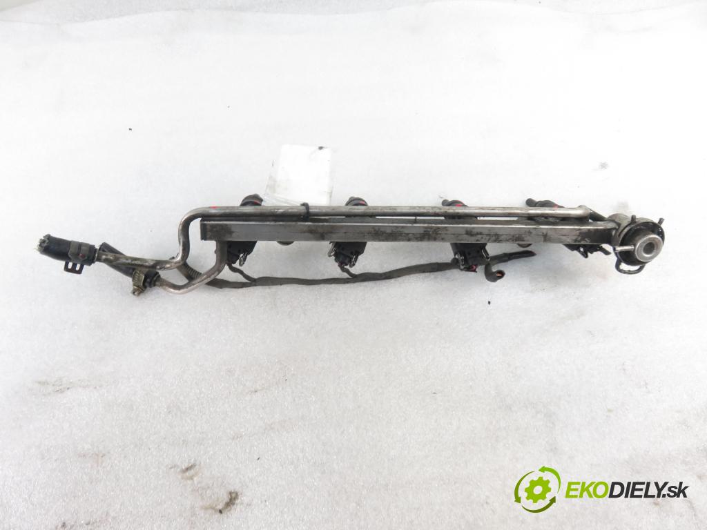 AUDI A3 (8L1) HB 1997 92,00 1.8 - AGN 1781,00 Lišta vstrekovacia 06A906031D (Vstrekovacie lišty)