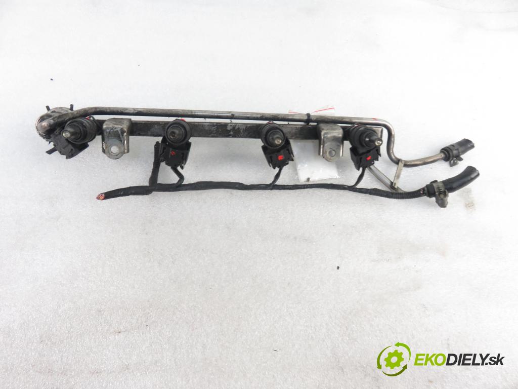 AUDI A3 (8L1) HB 1997 92,00 1.8 - AGN 1781,00 Lišta vstrekovacia 06A906031D (Vstrekovacie lišty)