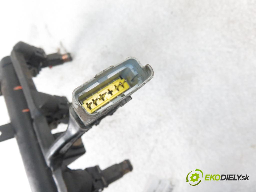 PEUGEOT 1007 (KM_) HB 2005 0,00 1.4 - KFV (TU3A) 1360,00 Lišta vstrekovacia 01F002A ; 9655833580 (Vstrekovacie lišty)