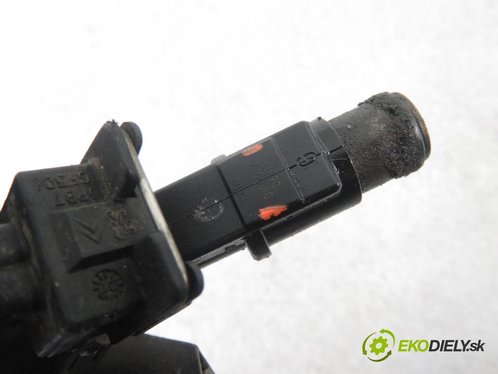 PEUGEOT 206 CC (2D) C/C 2001 100,00 2.0 S16 - RFN (EW10J4) 1997,00 Lišta vstrekovacia 9628084680 ; 01F003A (Vstrekovacie lišty)