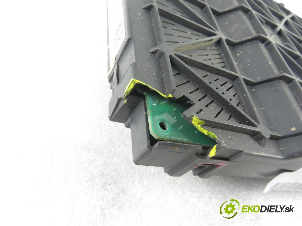 PEUGEOT 206 liftback (2A/C) HB 2002 50,00 1.4 HDi 8V 70 - 8HZ 1398,00 MODUL BSI 9657999880 ; S118085120F