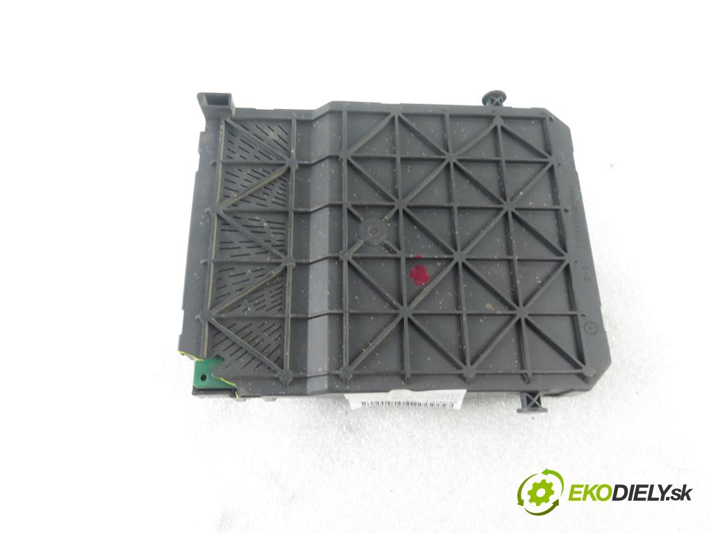 PEUGEOT 206 liftback (2A/C) HB 2002 50,00 1.4 HDi 8V 70 - 8HZ 1398,00 MODUL BSI 9657999880 ; S118085120F