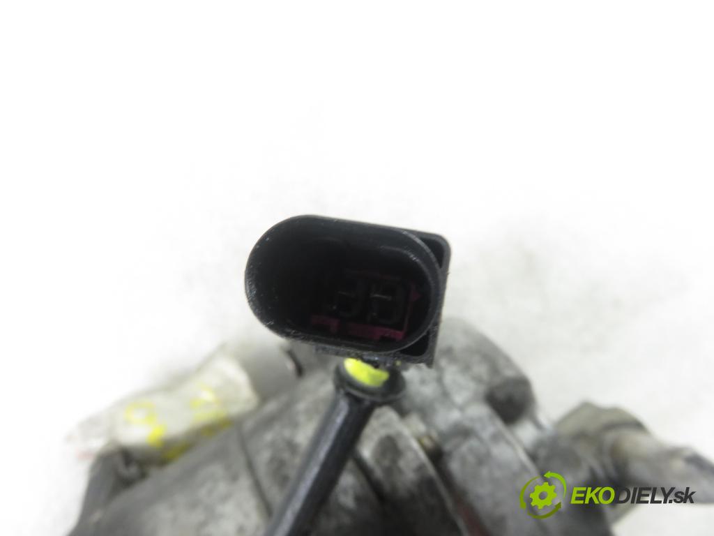 VW GOLF IV (1J1) HB 2000 55,00 1.4 16V - APE 1390,00 KOMPRESOR: klimatizácie 1J0820803G (Kompresory klimatizácie)